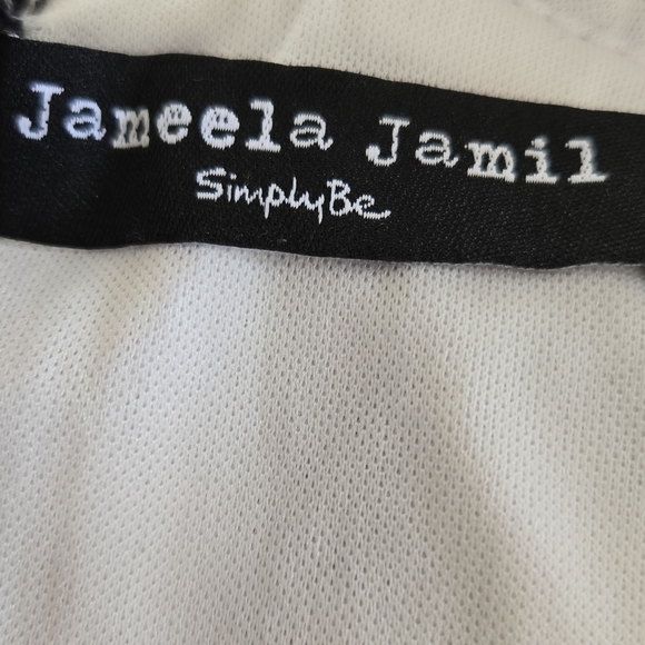 PLUS SIZE*****Jameela Jamil Dress in Black and White - Picture 5 of 6